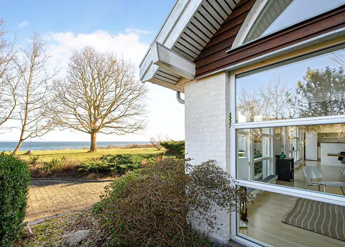 Summerhouse Nordkrogen Luxe W Water View Dronningmølle